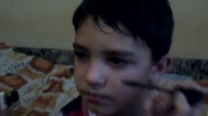 Девочки красят мальчика