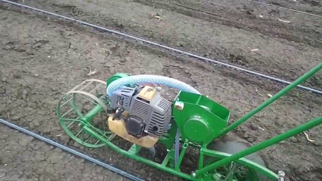 Ручная вакуумная сеялка точного высева двухрядная (сеем морковь) смотреть онлайн