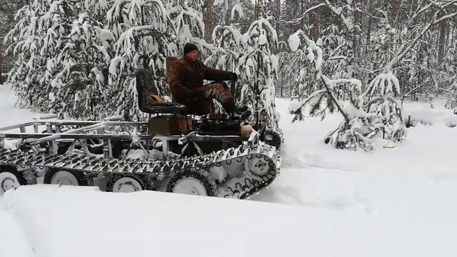 Самодельный гусеничный вездеход по глубокому снегу 2