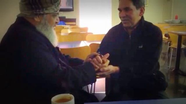 Sikh Revert Accepting Islam in the hands of Allama Pir Abu Bakr Chishti Saab | Slough 26th Jan 2013 смотреть онлайн