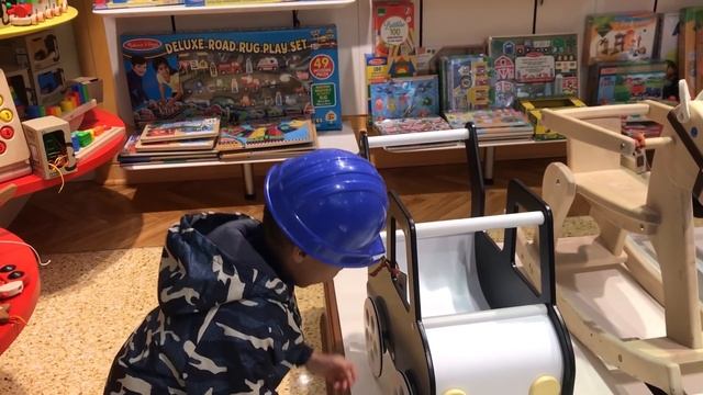 Детский магазин игрушек ГУМ в Москве. Много новых игрушек Шопинг в магазине игрушек смотреть онлайн