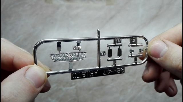 Обзор Toyota Aristo JZS161 '00 K-Break Platinum Aoshima 1/24 (сборные модели)