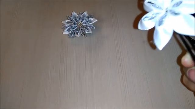 Бантик "Новогодняя снежинка" из лент МК Канзаши/Bow "Christmas snowflake" ribbon Kanzashi MK смотреть онлайн