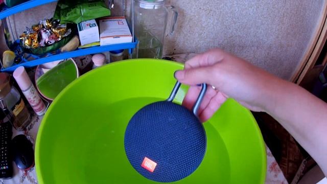 Испытываем jbl clip3 в воде смотреть онлайн