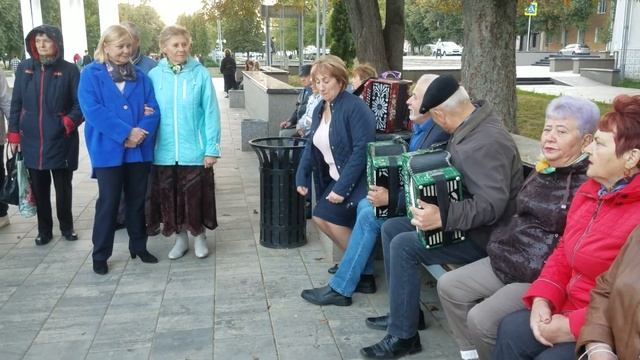 1687, Стояла чудная сосна, а на моей больной груди девчонка плакала, рыдала, песня, гармошка