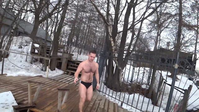 ИЛЬИЧ И ПОЛЕТАЕВ КУПАЮТСЯ В ПРОРУБИ ЗИМОЙ смотреть онлайн
