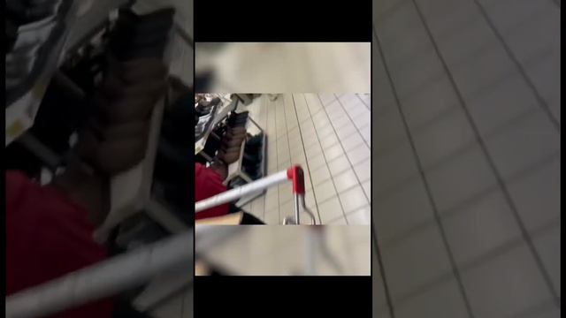 Пранк | Я просто пришёл в ТЦ Авиапарк и начал рыгать! смотреть онлайн