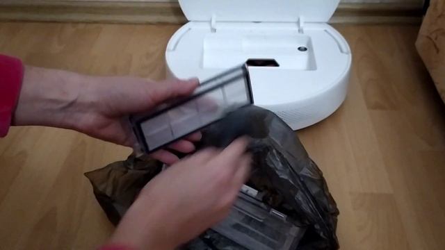 очистка пылесоса Xiaomi Mi Robot Vacuum-Mop Essential смотреть онлайн