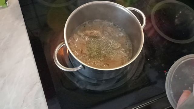 Тушёная говяжья печень по-кубански с луком и специями смотреть онлайн