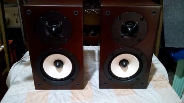 Onkyo D-309M Bookshelf Speakers смотреть онлайн