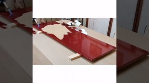 Снимаем старую плёнку с фасада МДФ.