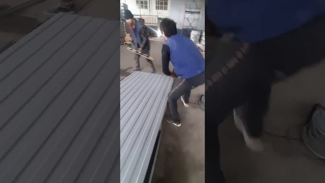 ЗАЩИВАЕМ ПОТОЛОК ПРОФЛИСТОМ . смотреть онлайн