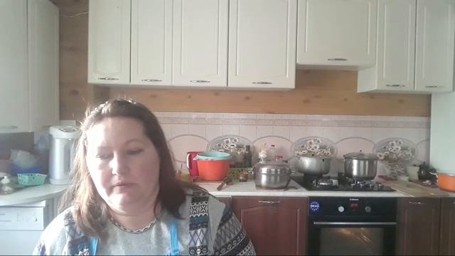 Сегодня у нас греча тушеная с мясом и деревенская похлебка. смотреть онлайн