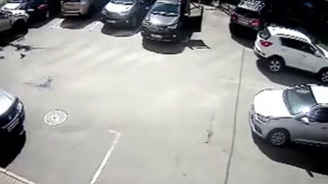ДТП ударили дверью машину и уехали. Что делать? смотреть онлайн