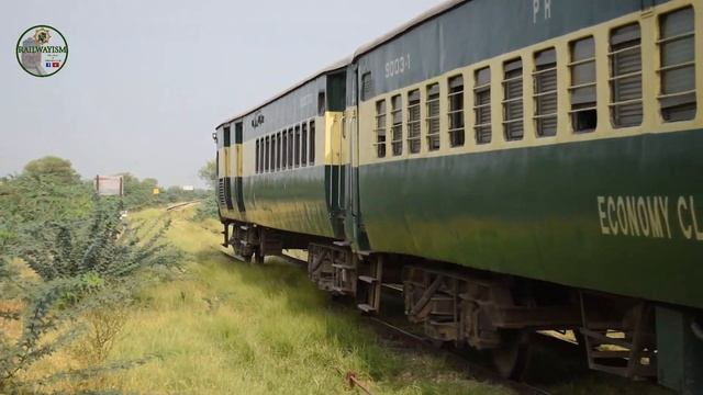 PDK Shuttle 6-DN Arrived At Chalisa Junction Railway Station GMCU 15-4914 LHF Mode #pakistanrailway смотреть онлайн