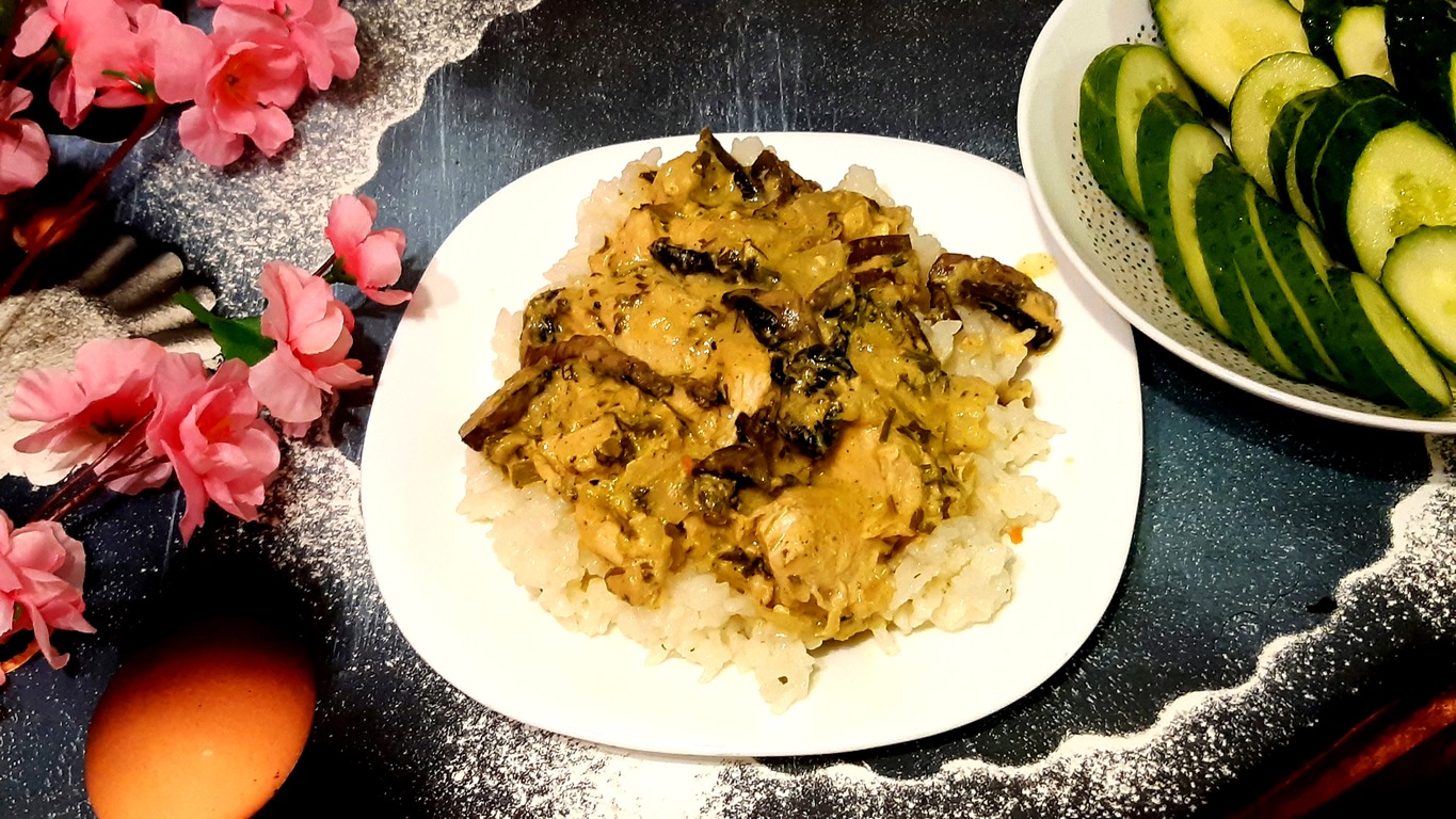 КУРИНОЕ ФИЛЕ С ГРИБАМИ В СМЕТАННО-СЫРНОМ СОУСЕ Кулинарный рецепт смотреть онлайн