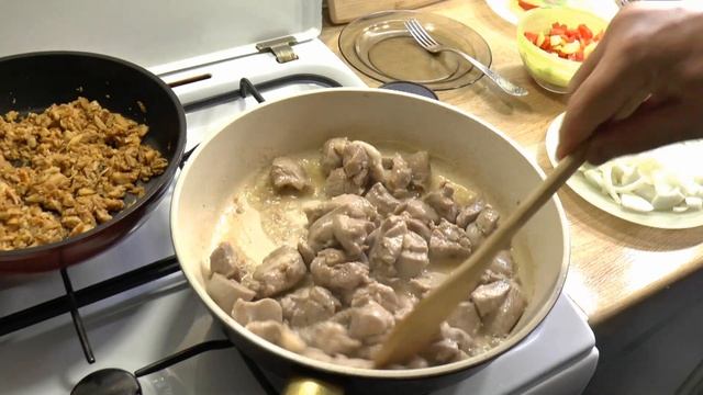 Индейка с лисичками в сметанном соусе | Превосходно! смотреть онлайн