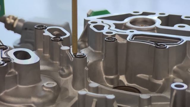 Mercedes AMG 63 V8 Engine Production | HOW IT'S MADE смотреть онлайн