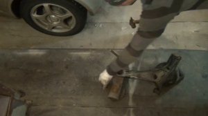 Салентблок переднего рычага Toyota vitz. замена вертикального сайлентблока.