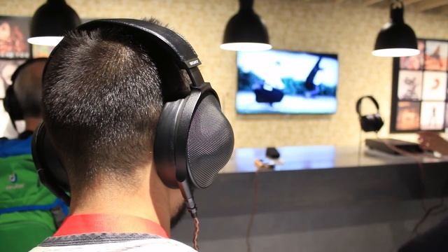 ¡Probamos auriculares de 2.200€ de SONY! #IFA16 смотреть онлайн