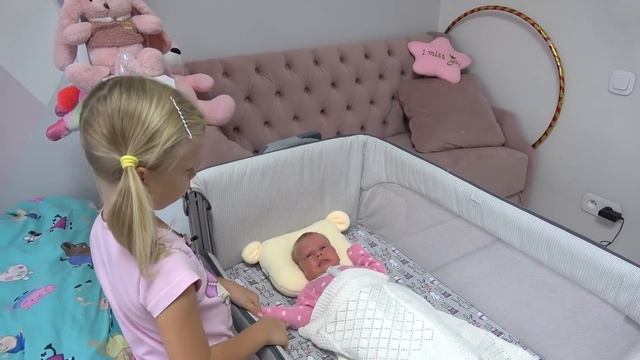 СОФИЯ КАК МАМА ДЛЯ МАЛЕНЬКОЙ СЕСТРЫ. СОФУНЬЯ ШАЛУНЬЯ смотреть онлайн