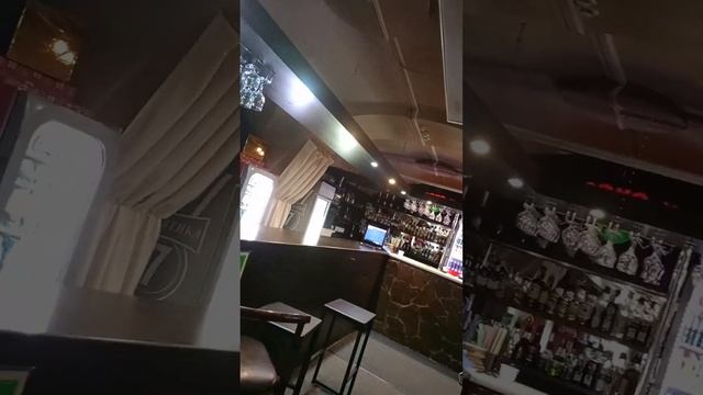 МАМА ПОКАЗЫВАЕТ КАФЕ