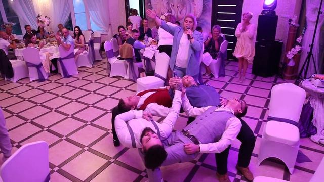 СМОЖЕШЬ ПОВТОРИТЬ ЛУЧШИЕ ПРИКОЛЫ НА СВАДЬБЕ смотреть онлайн