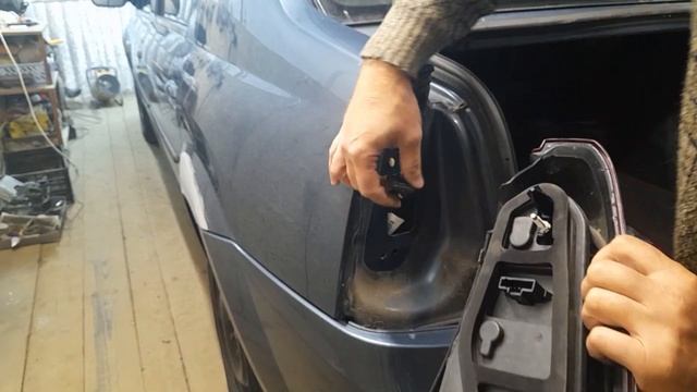 как снять задний фонарь рено логан 1 смотреть онлайн