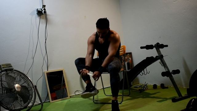 Quarantine Home Workout 2 - Biceps смотреть онлайн
