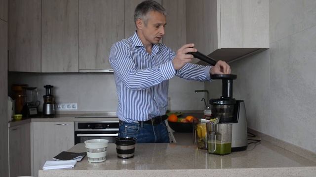 Отжим шнековой соковыжималки Greenis смотреть онлайн