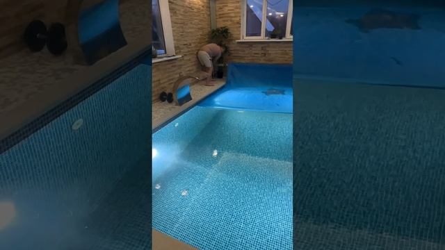Пузырьковое покрывало для бассейна смотреть онлайн