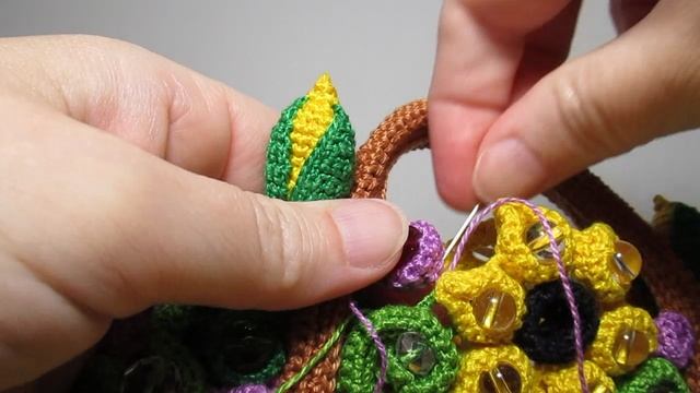 Пришиваю последнее колечко и это последний завершающий элемент в создании сумки смотреть онлайн