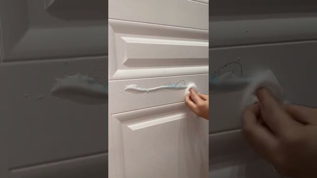 Как отмыть следы фломастера на двери? Лайфхак #shorts #lifehack смотреть онлайн