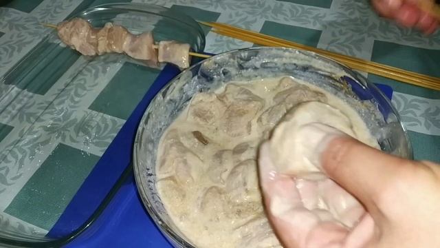Куриные ШАШЛЫЧКИ в кефире.,готовим в духовке! смотреть онлайн