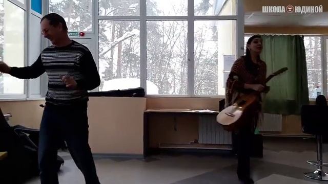 Простые профессиональные советы тем кто учится петь под гитару смотреть онлайн
