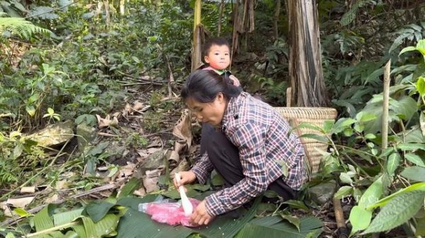 Farm Life of a 17-Year-Old Single Mother - Harvesting Wild Vegetables, Fencing The Vegetable Garden