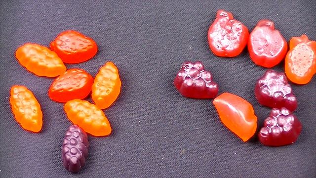 Welch's vs Mott's Fruit Snacks - What is the Best Fruit Snack to Buy - FoodFights Live Food Reviews смотреть онлайн