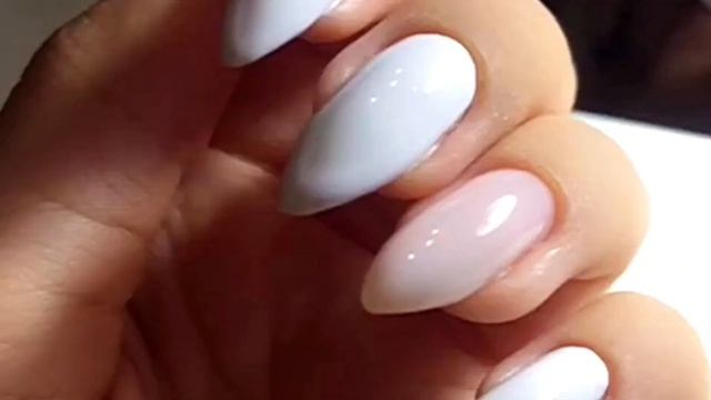 УЛЬТРАМОДНЫЙ МАНИКЮР со ВТИРКОЙ и РИСУНКОМ значок тикток на длинные ногти ТРЕНД осень-зима 2019-202 смотреть онлайн