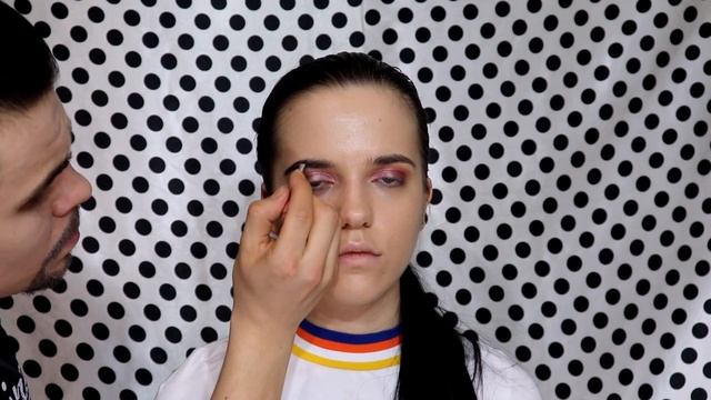 ПРОСТОЙ ЕЖЕДНЕВНЫЙ МАКИЯЖ ДЛЯ НАВИСШЕГО ВЕКА ПАЛЕТКОЙ HUDA BEAUTY смотреть онлайн