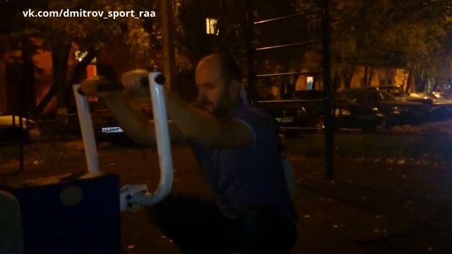 25.09.2015 г.: тренировка вечером с детьми на улице возле дома смотреть онлайн