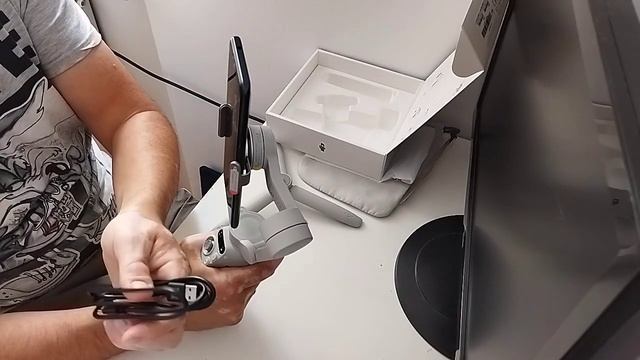 Распаковка китайского стабилизатора для видеосъёмки смотреть онлайн