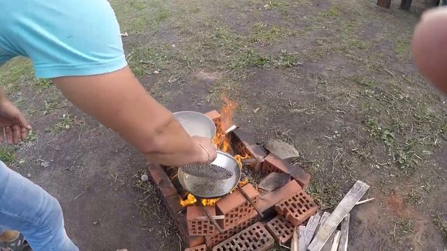 Жареная картошка с грибами на костре смотреть онлайн
