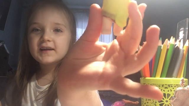Как просто сделать прическу и одежду для куклы из пластилина смотреть онлайн