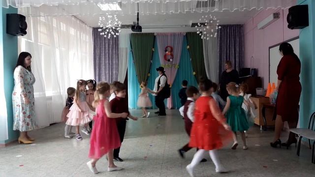 Танец Полька (средняя группа) смотреть онлайн