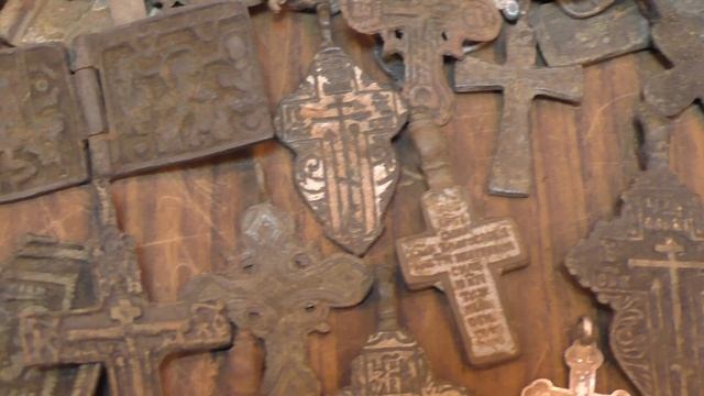 КРЕСТЫ КОТОРЫЕ НАШЁЛ В ЗЕМЛЕ/ ЧТО ДЕЛАТЬ С НАЙДЕННЫМИ КРЕСТАМИ / МОЯ КОЛЛЕКЦИЯ КРЕСТОВ смотреть онлайн