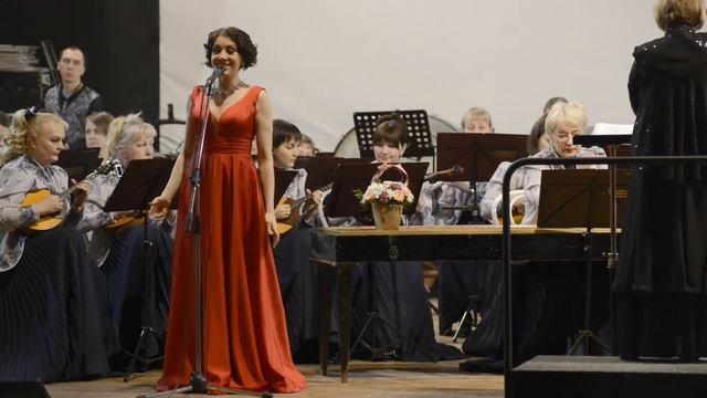 Ирина Елисеева "Гайда, тройка!" Губернаторский оркестр р.н.и., дириж. Г.И. Перевозникова смотреть онлайн