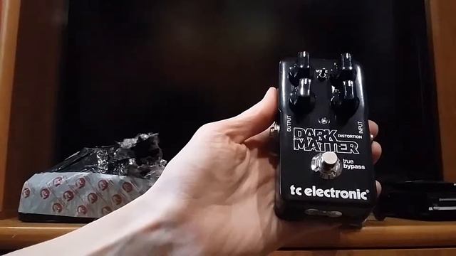 Распаковка посылки. Педаль эффектов TC Electronic Dark Matter DISTORTION смотреть онлайн
