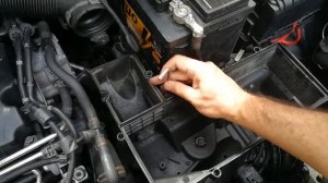 VW Touran 1T1  How to Remove Air Filter Box and Maf Sensor