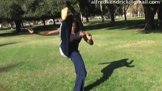 Queixada (Capoeira movements) смотреть онлайн