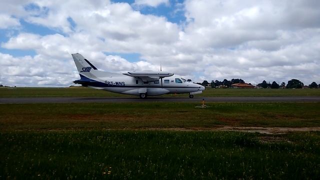 Listen these loud garretts, Mitsubishi MU-2 смотреть онлайн